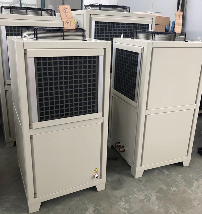 在不同環境下風冷式和水冷式油冷機的不同